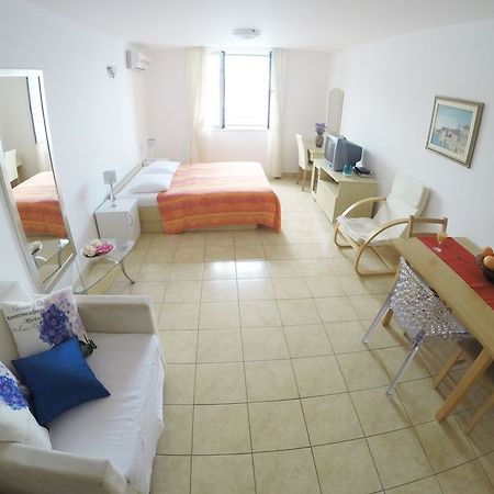 Tamarix Residence วินเยราซ ภายนอก รูปภาพ